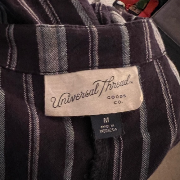 Universal Thread Button Up - Picture 2 of 3